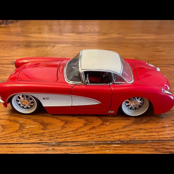 Jada Big Time Muscle Red 1957 Chevy Corvette - Picture 6 of 12